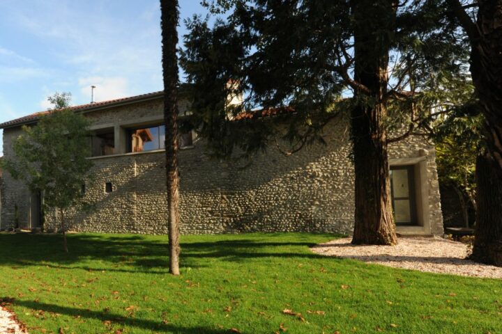 amenagement de bureaux sous charpente en bois de maison ancienne par AIM