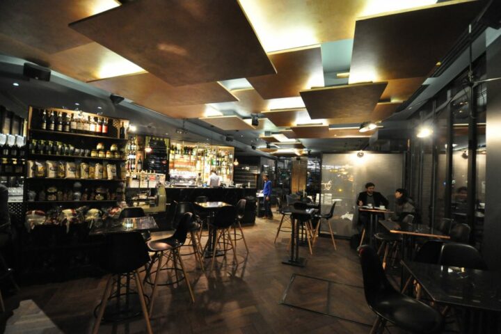 Décoration BERGO et éclairage design dans le restaurant La Compagnie Française.