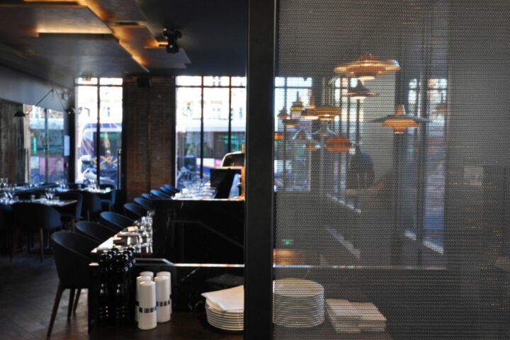 Décoration BERGO et éclairage design dans le restaurant La Compagnie Française.