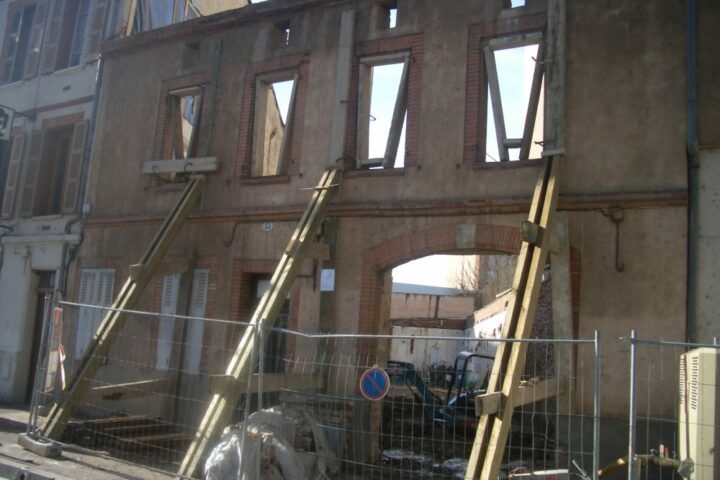 Façade en briques conservée d'une maison toulousaine réhabilitée par AIM