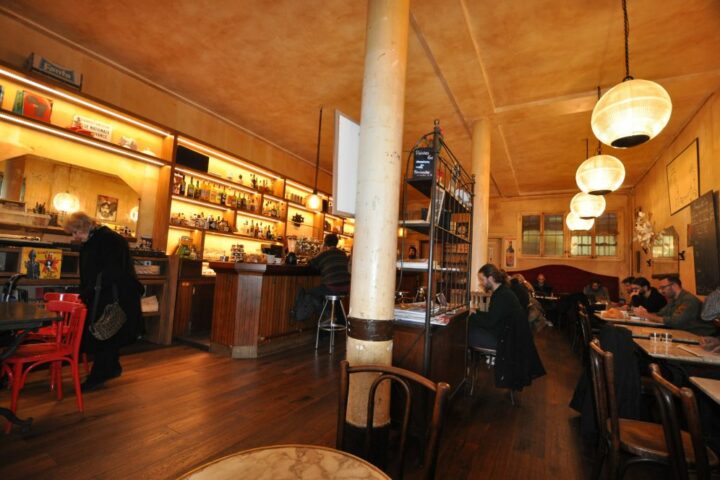 Vue de la salle principale du Café le Concorde après sa rénovation par AIM.