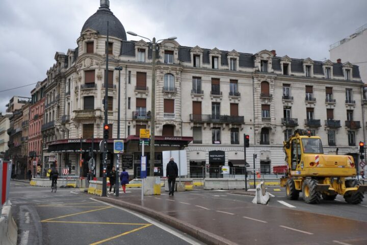 Perspective de la rénovation de la façade et de l'entrée de l'Hôtel Le Bristol par AIM Projets.