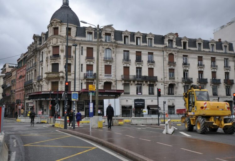 Perspective de la rénovation de la façade et de l'entrée de l'Hôtel Le Bristol par AIM Projets.