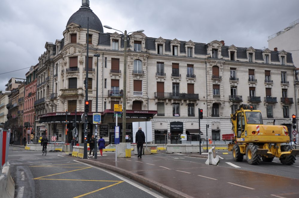 Perspective de la rénovation de la façade et de l'entrée de l'Hôtel Le Bristol par AIM Projets.