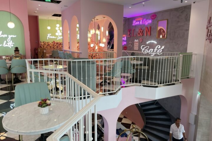 Aménagement intérieur du restaurant EL&N London au Carrousel du Louvre à Paris. Par aim