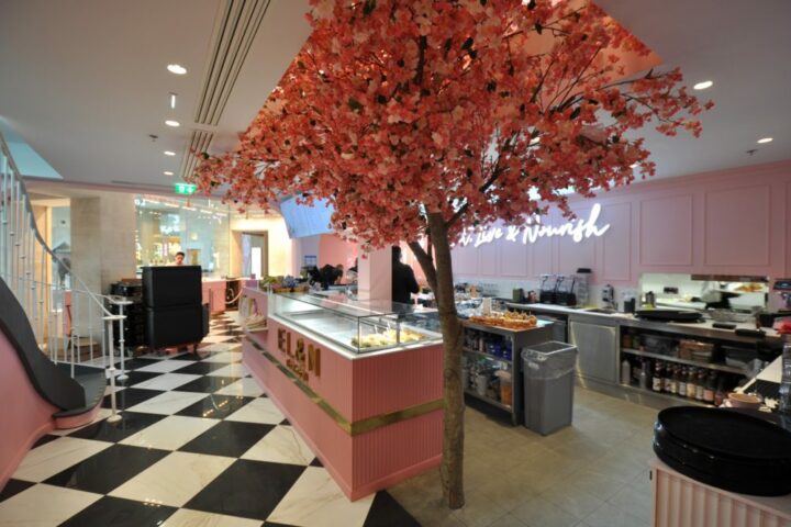 Aménagement intérieur du restaurant EL&N London au Carrousel du Louvre à Paris.