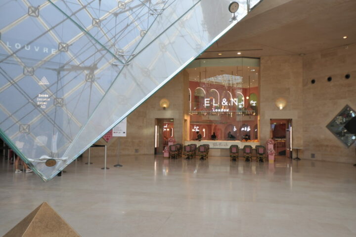 Aménagement intérieur du restaurant EL&N London au Carrousel du Louvre à Paris. Par aim