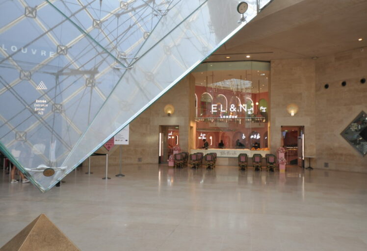 Aménagement intérieur du restaurant EL&N London au Carrousel du Louvre à Paris. Par aim