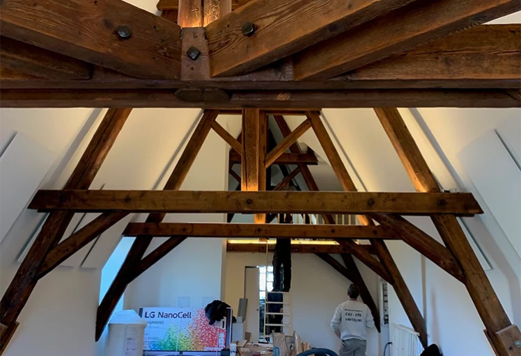 amenagement-combles-poutres-apparentes