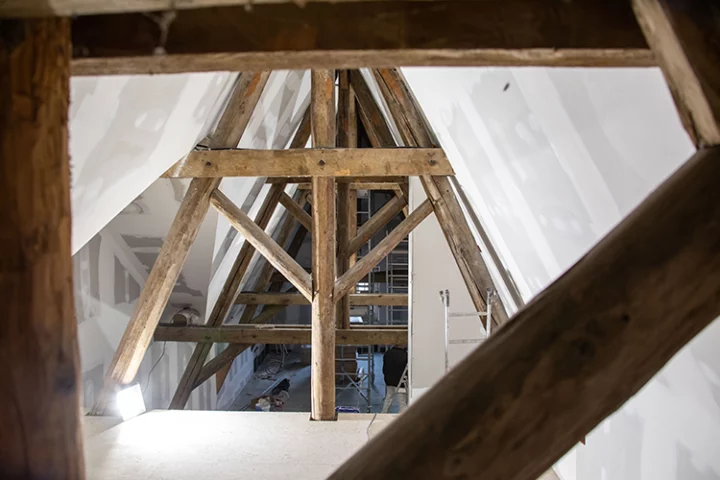 amenagement-combles-poutres-apparentes